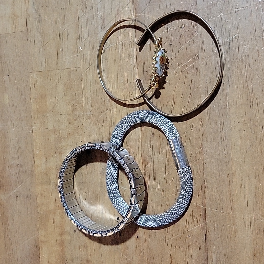 Retro Bracelet Lot Of 4 15$